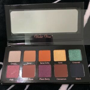 Violet voss essentials eyeshadow palette